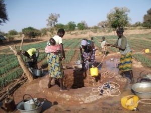 woman-gathering-water-from-well