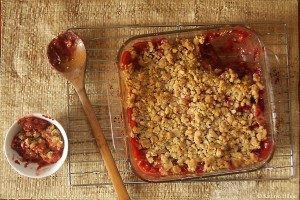 Baked rhubarb crisp